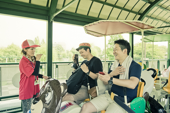 公園内の自走式のモノレール。50円/人の格安な乗り物でした。